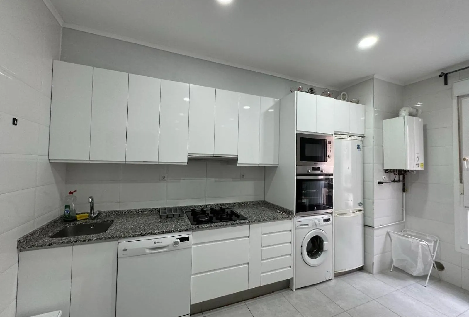 Apartamento De 2 Habitaciones En Bilbao contacts